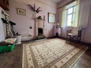 Sitting Room- click for photo gallery